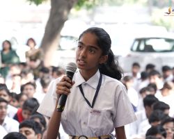 Student interacting with the new Student Heads