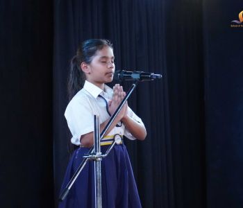 Student chanting shaloka