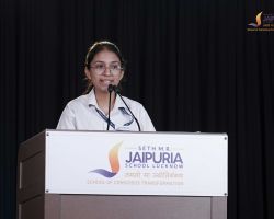 Dhrati, welcoming the speaker of the day, Mr. Karan Kakkar