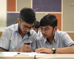 Students solving the quiz together Best school for kids in Lucknow – Jaipuria, Gomti Nagar