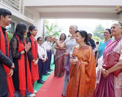 Mrs. Anjali Jaipuria meeting the Nukkad Natak artists.