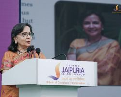 Mrs. Anjali Jaipuria addressing the audience.