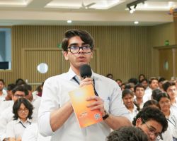 A student posing a question to Colonel Patial.